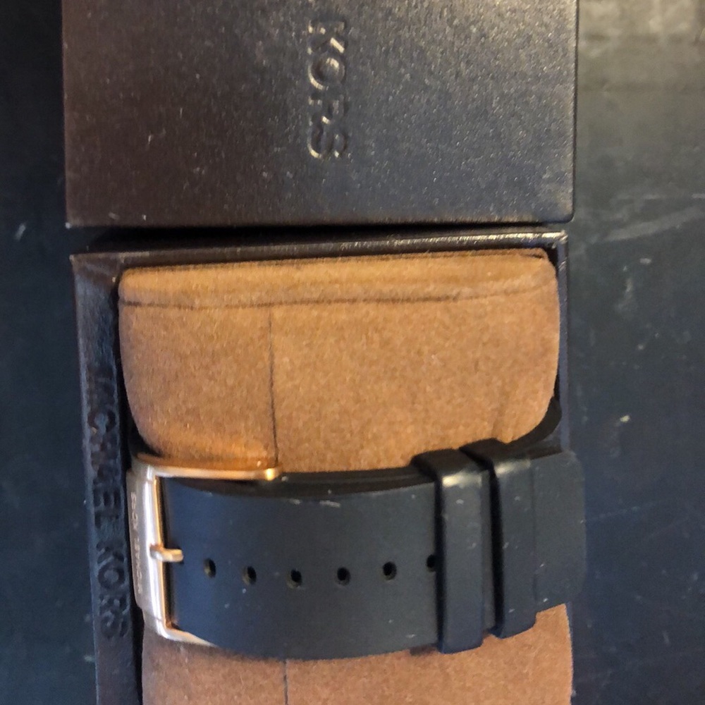 Michael Kors Watch - Picture 2 of 2